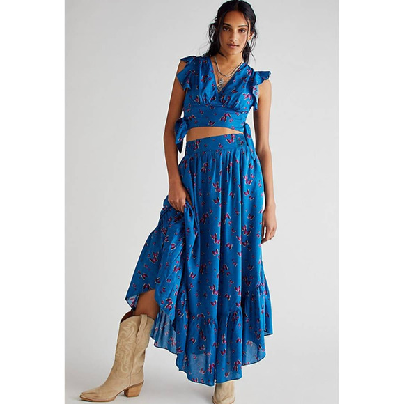 Free People Dresses & Skirts - Free People Blue Floral Midi Dress